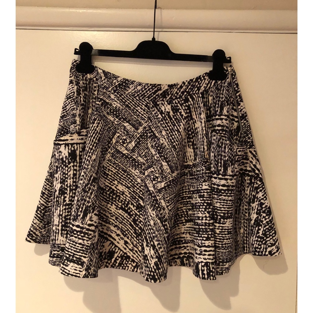 ZARA Black & White Abstract Print Mini Skirt A-line  Size L